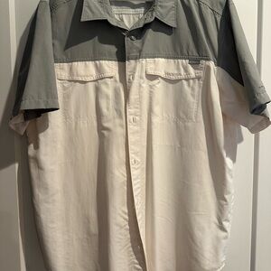 Columbia Men's Casual Gray and White Button Down Shirt